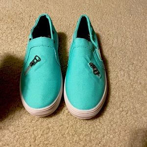 Aqua NWOT women’s slippers/boat shoes. Size 9.
